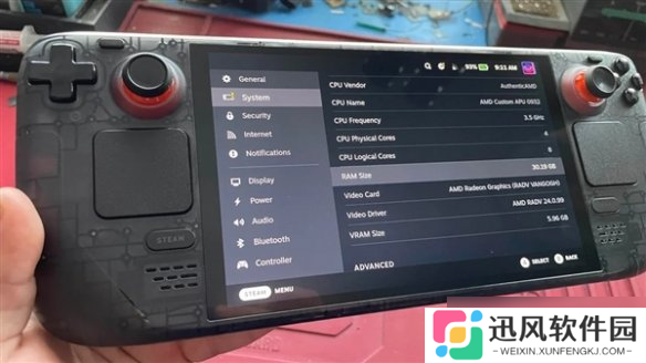 技术高超!国外有人将SteamDeck OLED内存扩容至32GB