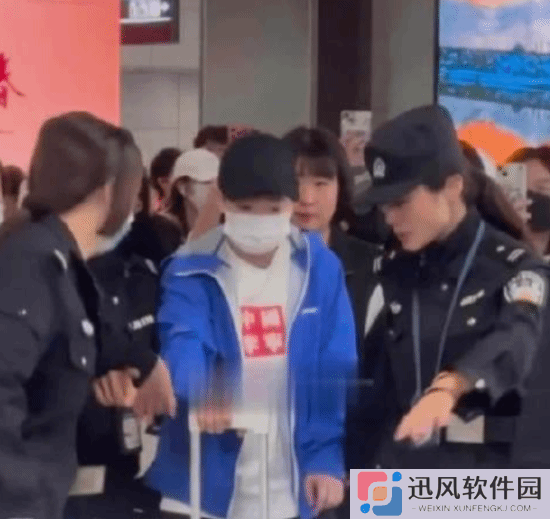 孙颖莎王楚钦被代拍者围堵拍照 甚至被堵进了洗手间