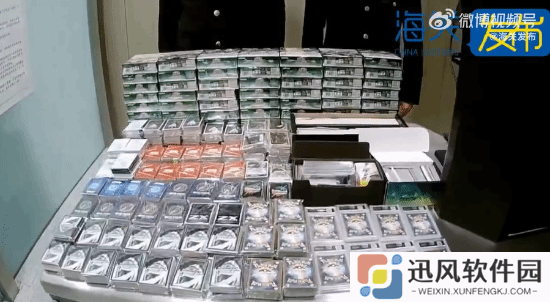 青岛海关查获14350张游戏卡牌！都堆成小山了！