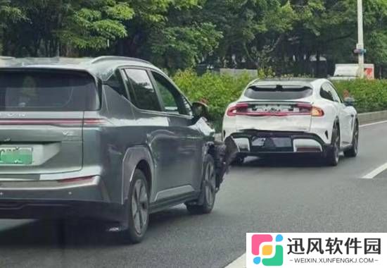 小米YU7上市后首撞：被后车追尾 后备箱尾门出现凹痕