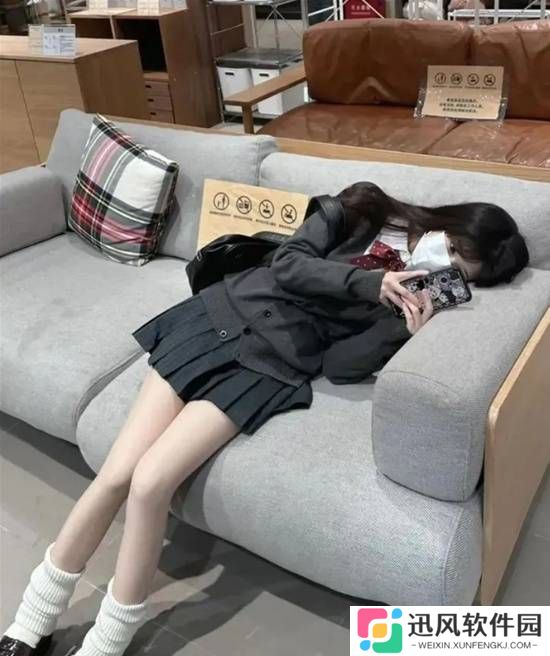 姐姐穿比基尼怎么上厕所？让梨型身材坐下的囧图